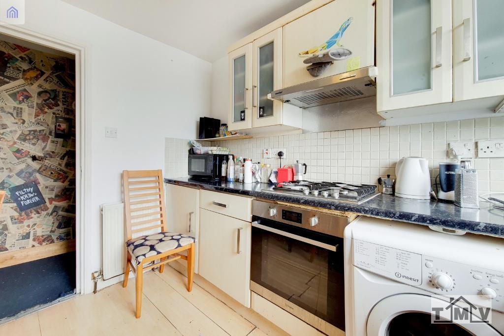 Flat 2, 32 Morval Road, London, SW2 1DQ